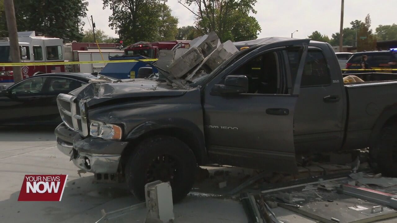 Pickup driver hits Lima strip mall while he is being assaulted